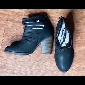 NWOT: Women’s Black Leather Booties